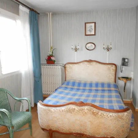 Central Hotel *